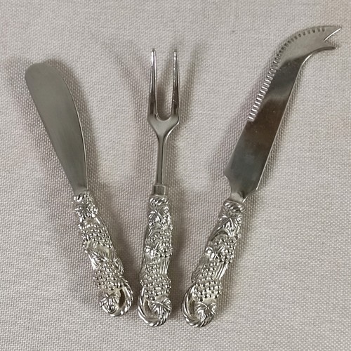 Silver tone cheeseboard - silver,